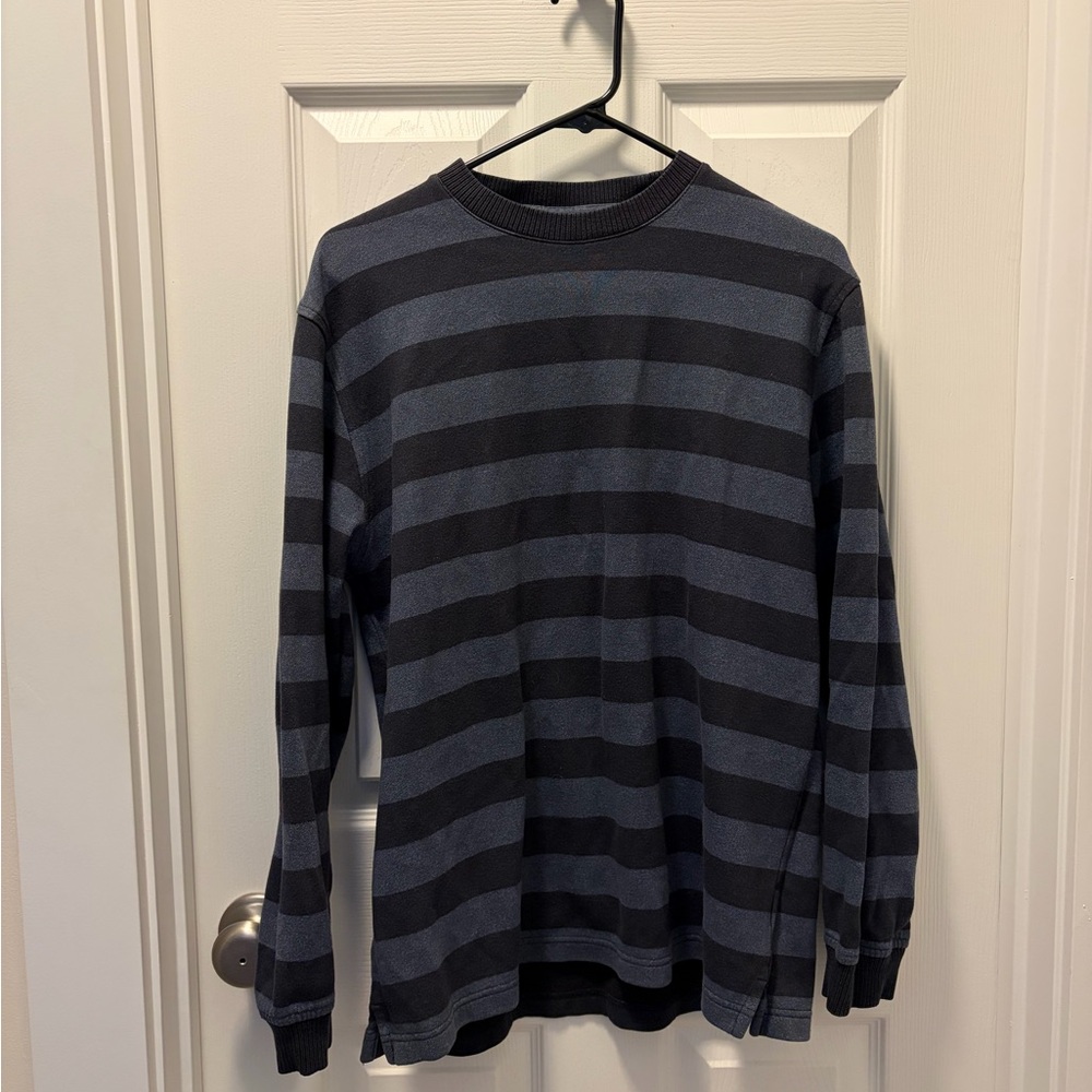 Van Heusen Men's Black and Gray Striped Crewneck Sweater